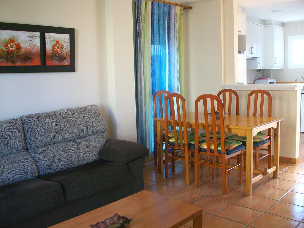 Apartamentos Par Tres - Oliva Nova 部屋 写真