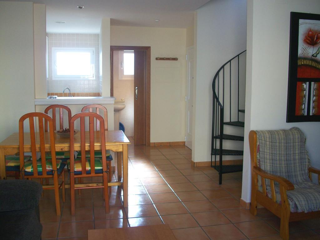 Apartamentos Par Tres - Oliva Nova 部屋 写真
